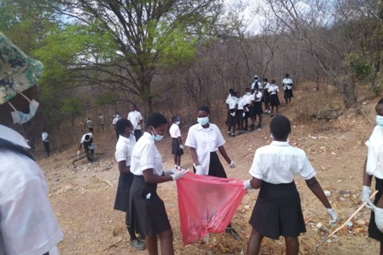 Kamativi Secondary School students participating during a clean-up campaign. Image